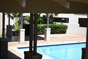 Outdoor pool - Johannesburg Apartment (Sandton)