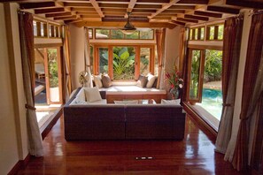 Symphony Pool Villa (4-Bedroom)  | Living room | Flat-screen TV - Symphony Pool Villa Pattaya (Pattaya)