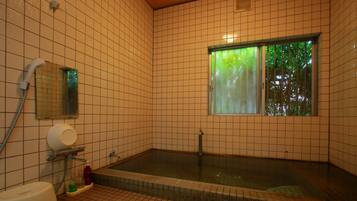 Shower, sandal,  dan handuk