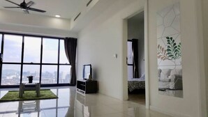 Apartemen, 1 kamar tidur | Ruang keluarga | TV LCD