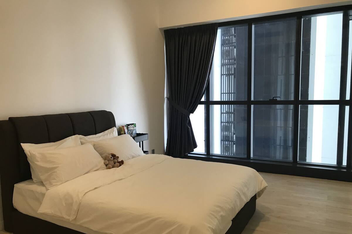 Deluxe Duplex, 2 Bedrooms | Desk, iron/ironing board, free WiFi