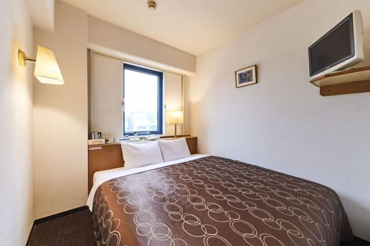 Blackout drapes, iron/ironing board, free WiFi, bed sheets