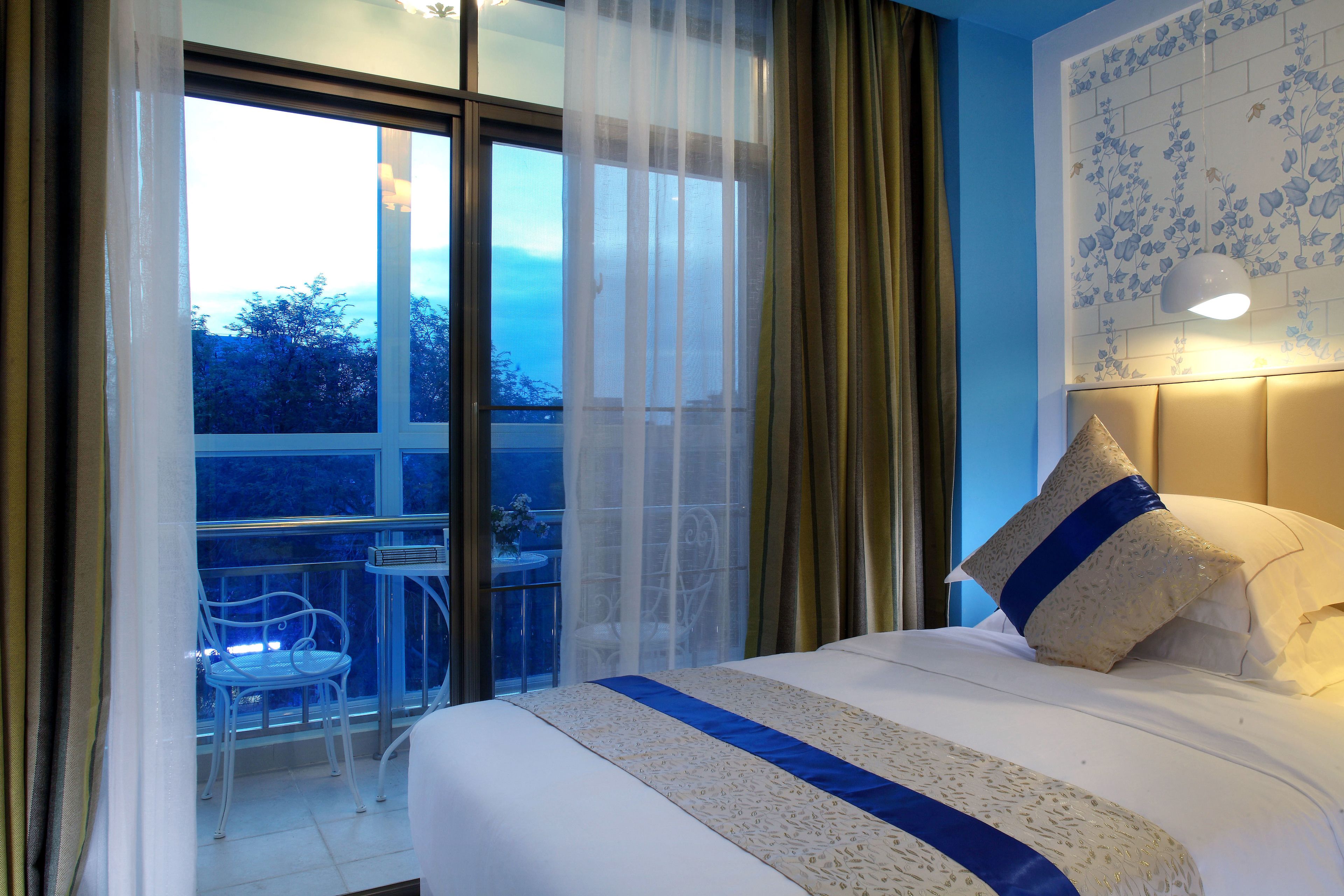 1 bedroom, premium bedding, in-room safe, desk