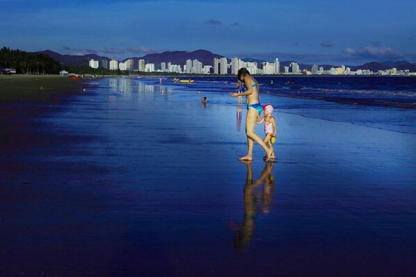 บนชายหาด