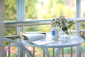 ห้องซิตี้ดับเบิล, 1 ห้องนอน, พร้อมสิ่งอำนวยความสะดวกสำหรับผู้พิการ, ระเบียง | ระเบียง