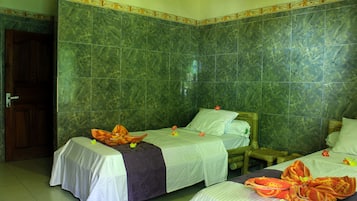 Basic Twin Room, Corner | 1 bedroom, free WiFi, bed sheets