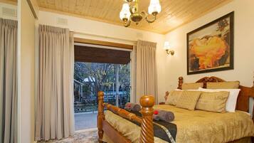 Hahndorf House - Heritage Three Bedroom House | 3 bedrooms, Egyptian cotton sheets, premium bedding, Tempur-Pedic beds