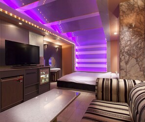 Deluxe Suite, 1 Bedroom, Sauna | Free WiFi, bed sheets