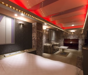 Deluxe Suite, 1 Bedroom, Sauna | Free WiFi, bed sheets
