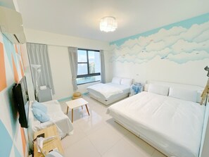 Edredones de plumas, cortinas opacas, camas supletorias y wifi gratis