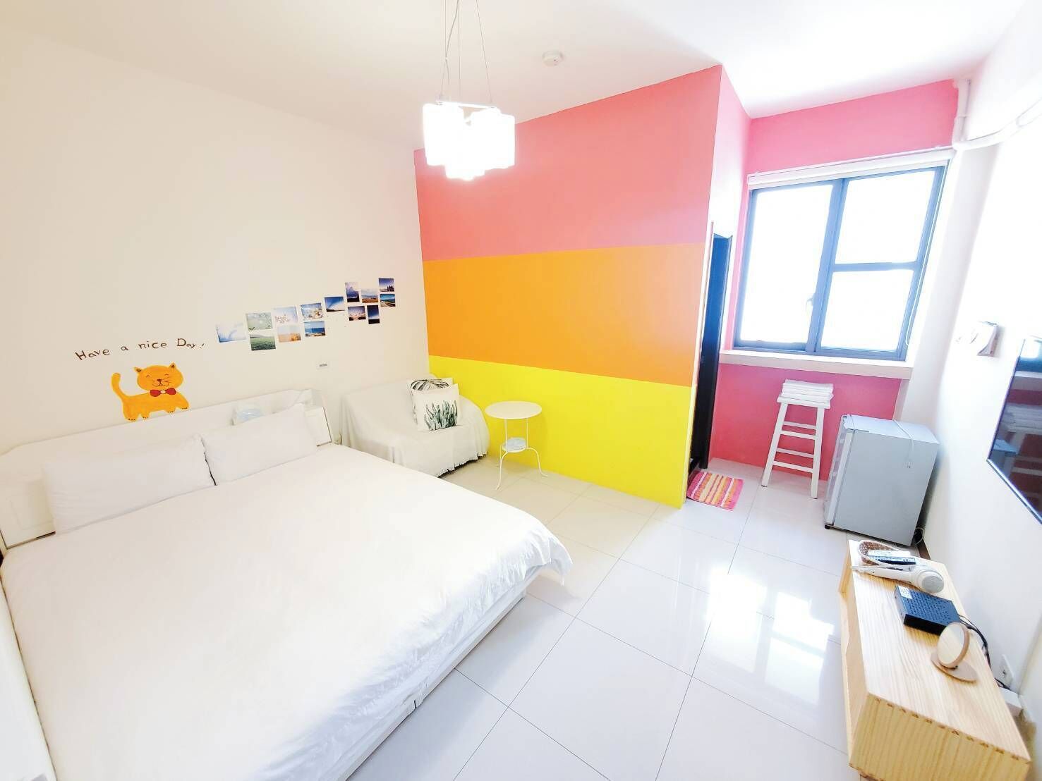Quarto casal com design assinado, 1 cama King | Edredons de pluma, cortinas blackout, Wi-Fi de cortesia, roupa de cama