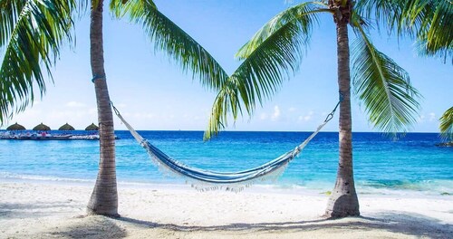 Two bedroom apartment walking distance from Blue Bay Beach