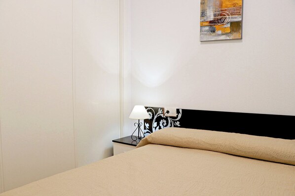 2 bedrooms, bed sheets - Apartment close to centre and beach (CONIL DE LA FRONTERA)