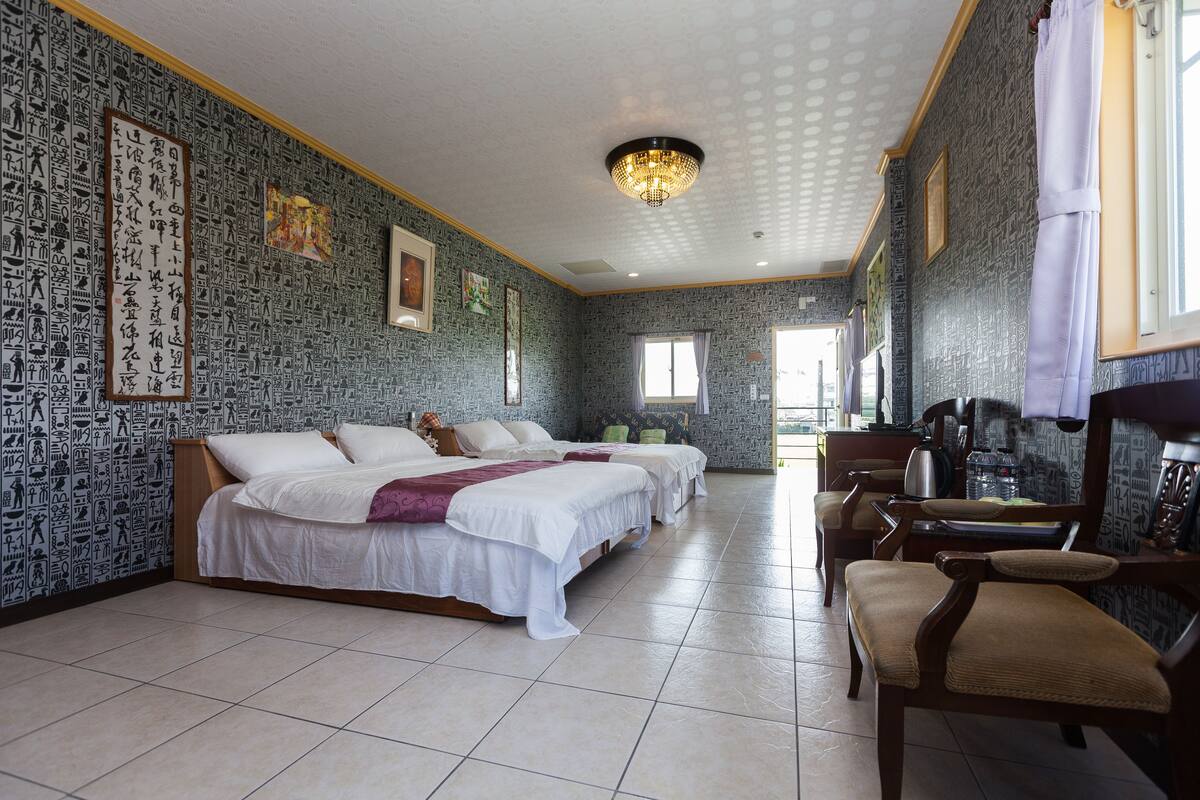 Family Suite | Soundproofing, WiFi (free), bed sheets