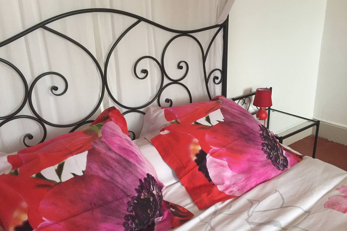 Habitación Confort doble | Cunas (de pago), camas supletorias, wifi gratis y ropa de cama