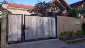 Entrada de la propiedad