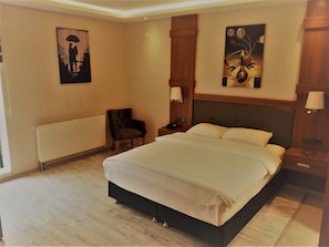 Standard Room | Desk, blackout drapes, free WiFi, bed sheets