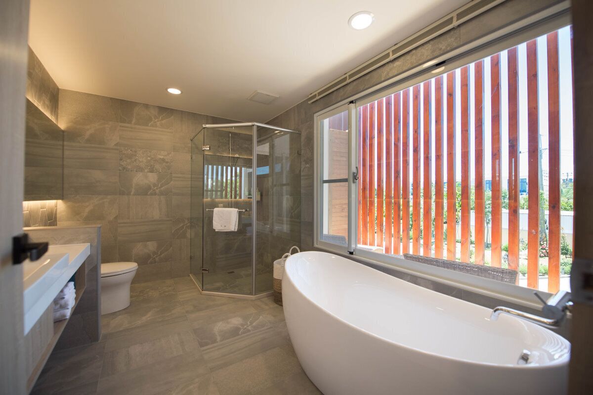 courtyard double  | bathroom | separate bathtub and shower, free toiletries, hair dryer, slippers