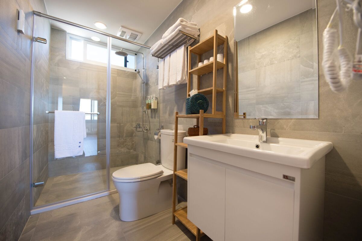 family room (vip) | bathroom | separate bathtub and shower, free toiletries, hair dryer, slippers