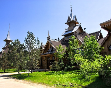Property entrance. Harbin Volga Manor Hotel
