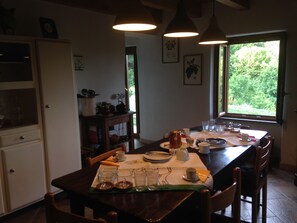 Ilmainen päivittäinen paikallinen aamiainen 