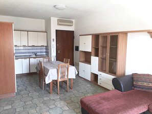 Apartment, 2 Bedrooms | In-room dining - La Maddalena 3 - Tra Tentro e Caprera (La Maddalena)