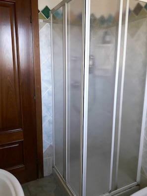 Apartment, 2 Bedrooms | Bathroom shower