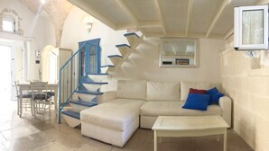 Apartament, 1 dormitori | Sala d'estar | Televisor 