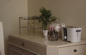 Apartment | Private kitchen | Fridge, microwave, coffee/tea maker, cookware/dishes/utensils