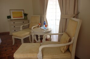 Apartment | Wohnbereich | Flachbildfernseher