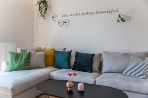 Deluxe Apartment, 4 Bedrooms, Terrace, City View | Living room | Flat-screen TV, Netflix