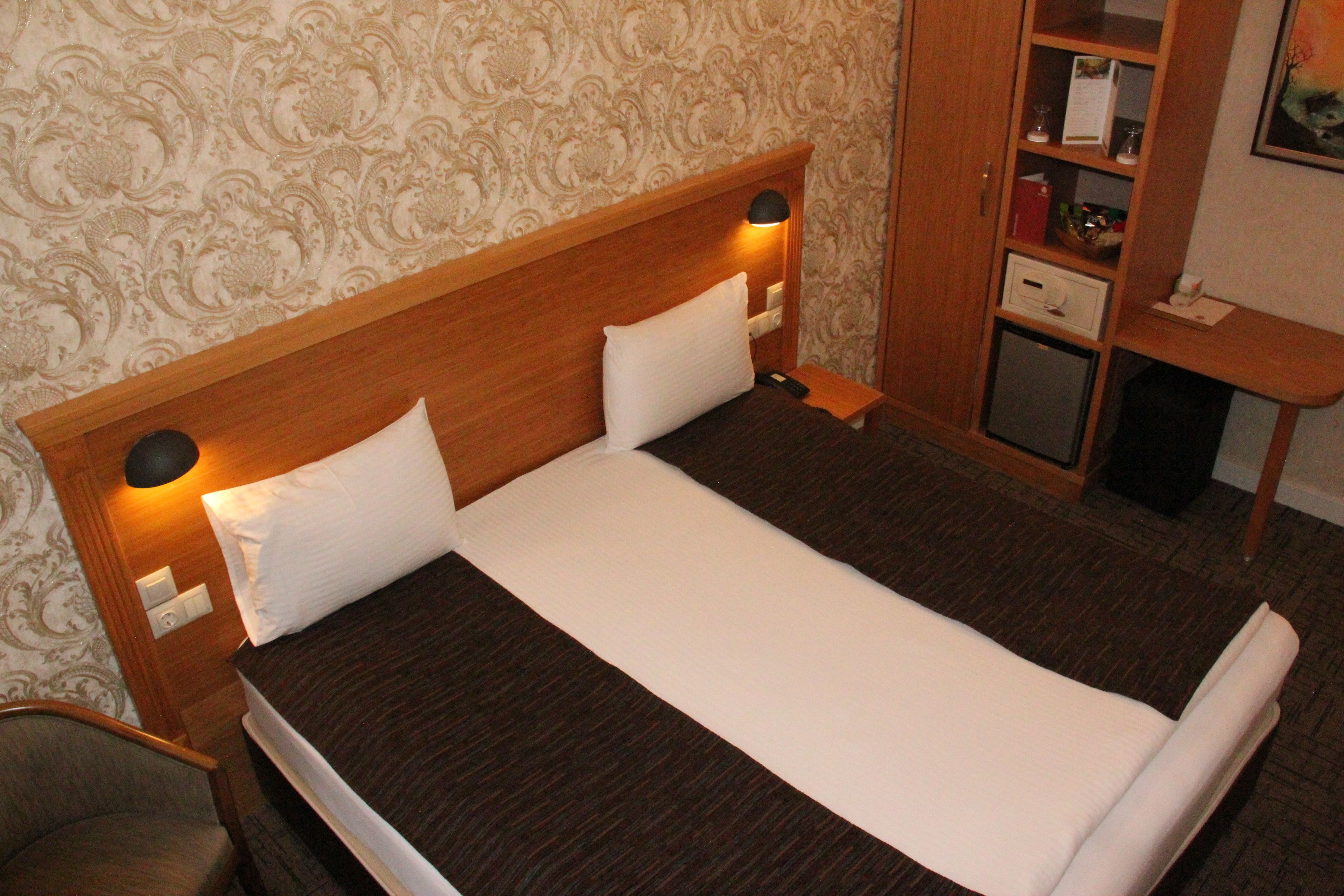 standard room | minibar, in-room safe, desk, free wifi