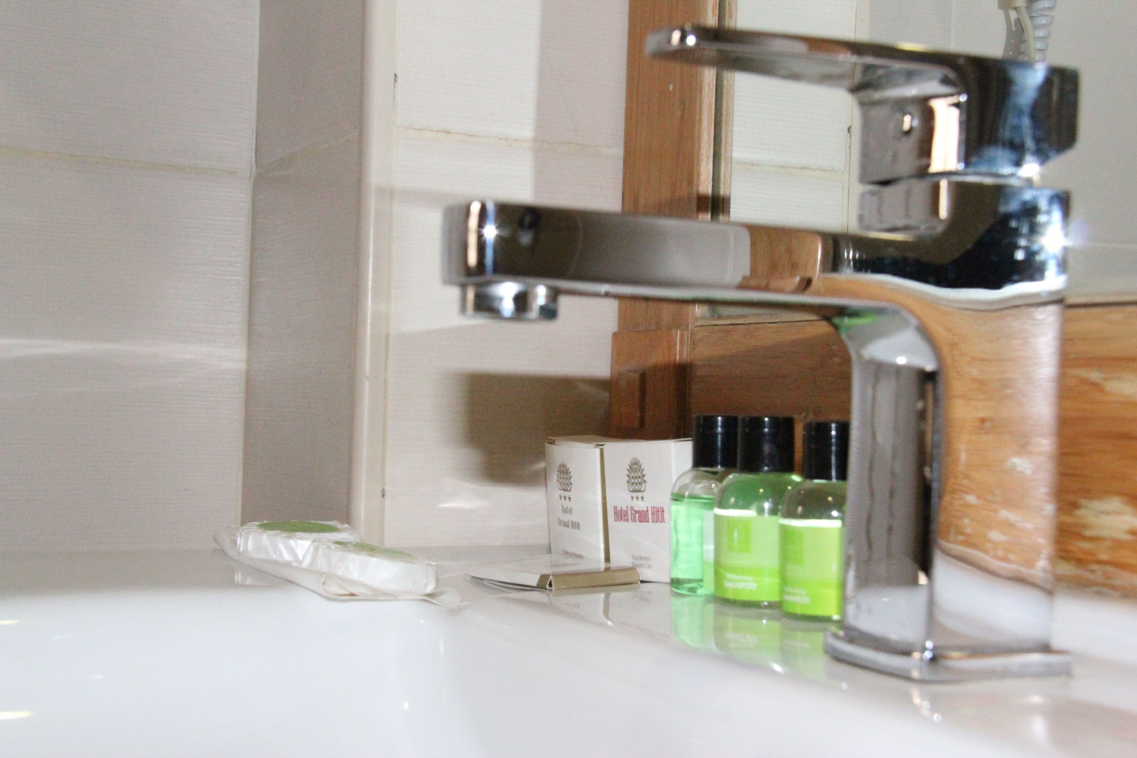 standard room | bathroom sink