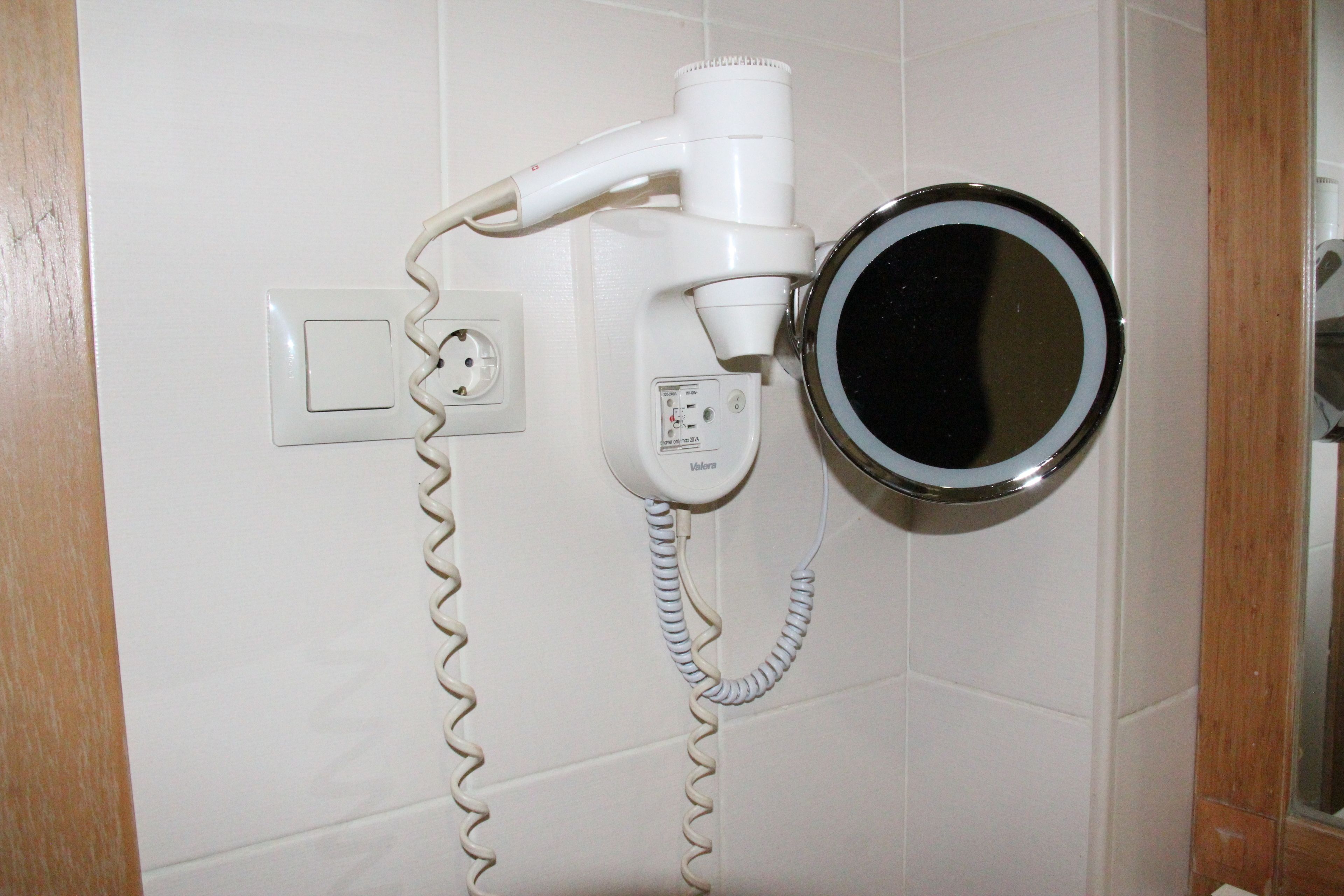 standard room | bathroom amenities | shower, free toiletries, hair dryer