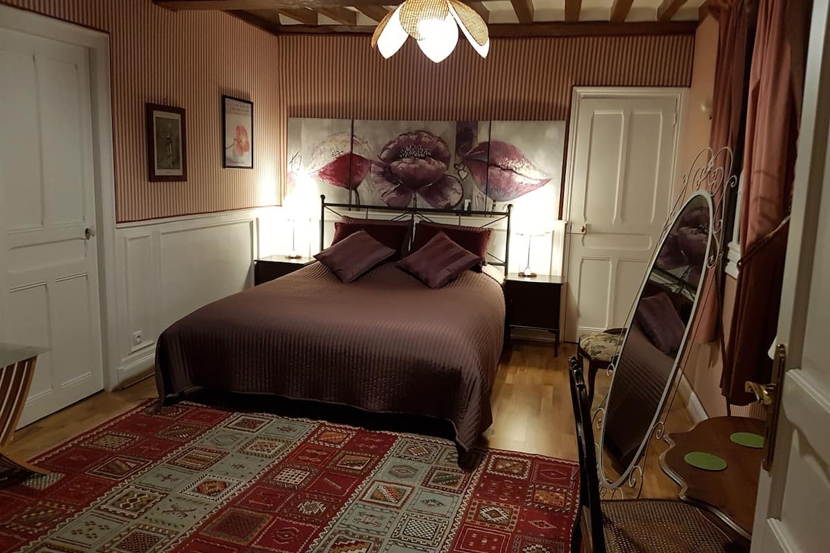 1 Schlafzimmer, Schreibtisch, Bügeleisen/Bügelbrett