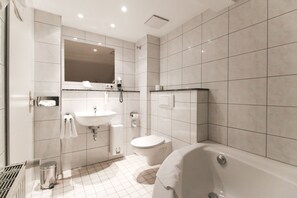 Dobbeltrom – familie, ikke-røyk | Bad | Miljøvennlige toalettsaker, hårføner og håndklær