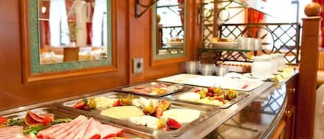 Petit déjeuner buffet compris tous les jours