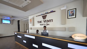 Quầy tiếp tân