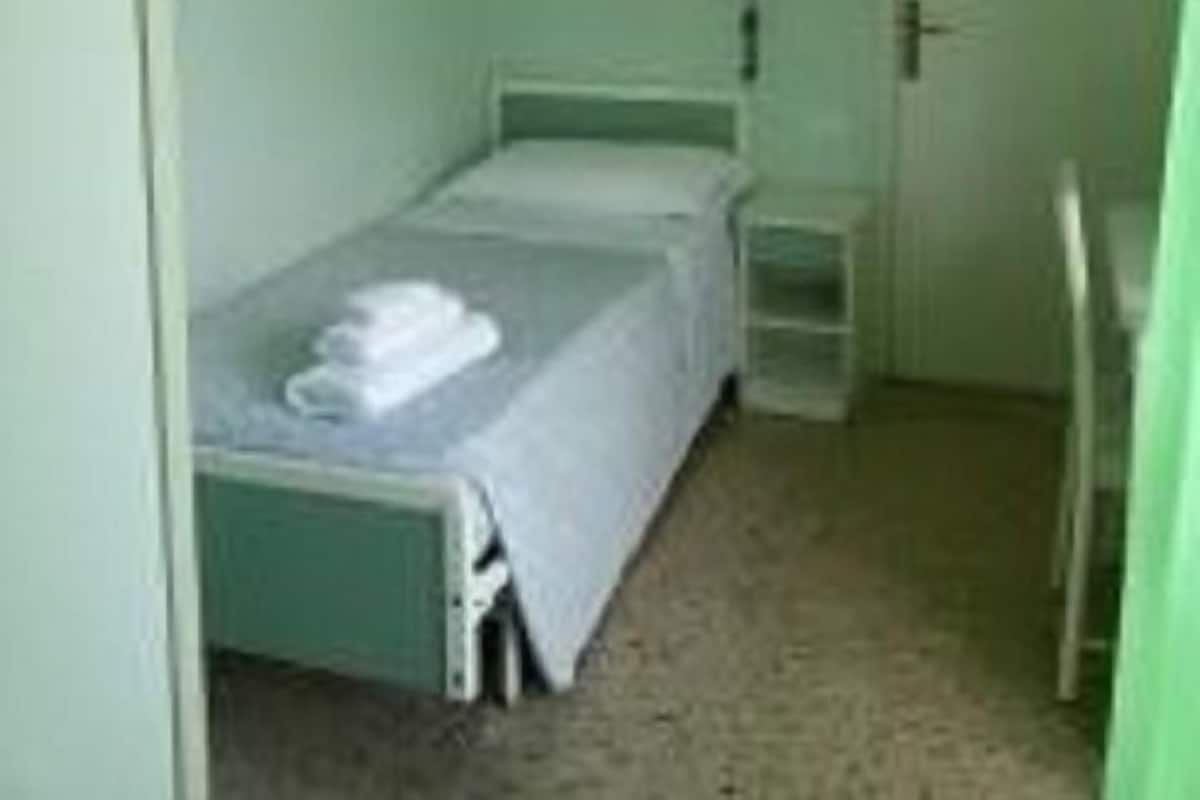 Single Room | In-room safe, WiFi (free)