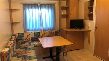 Superior Bungalow | In-room dining
