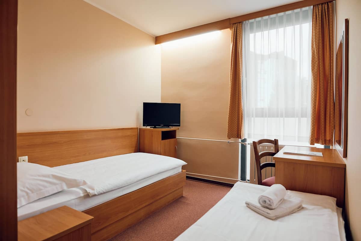 Economy Single Room | Desk, blackout drapes, free WiFi, bed sheets