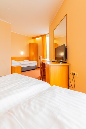 Bureau, rideaux occultants, Wi-Fi gratuit, draps fournis