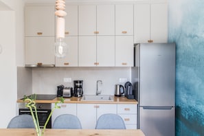 Luksuskattohuoneisto, 4 makuuhuonetta, poreamme, kaupunkinäköala | Yksityinen keittiö | Täysikokoinen jääkaappi, mikroaaltouuni, uuni, liesi