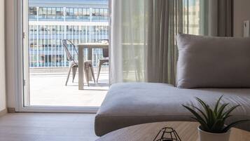 Luxury Penthouse, 4 Bedrooms, Hot Tub, City View | Living area | Flat-screen TV, Netflix