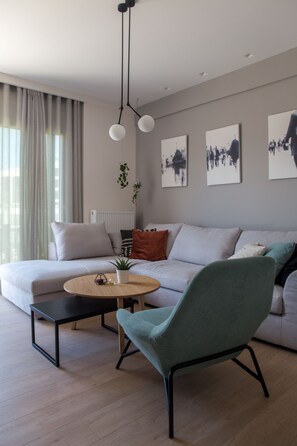 Cobertura superluxo, 4 quartos, banheira de imersão, vista para a cidade | Sala de estar | TV de tela plana, Netflix