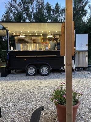 Restaurant - Villa Mirella Beach (Fermo)