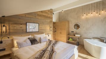 Luxury Penthouse | 3 bedrooms, minibar, desk, free cribs/infant beds