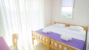 Escritorio, tabla de planchar con plancha y cunas gratuitas 