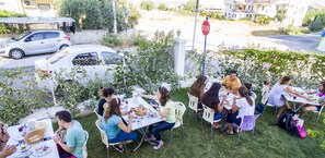 Outdoor dining - Fethiye Pansiyon (Fethiye)