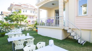 Outdoor dining - Fethiye Pansiyon (Fethiye)